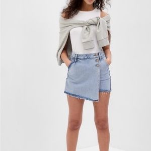 GAP Asymmetrical Denim Mini Skort. Size 27/4